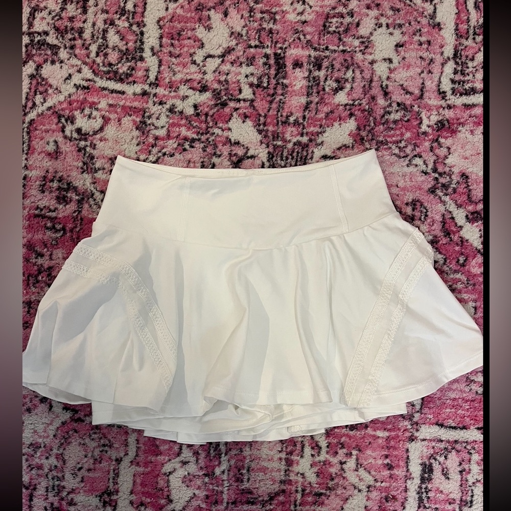 Free People White skirt —- brand new